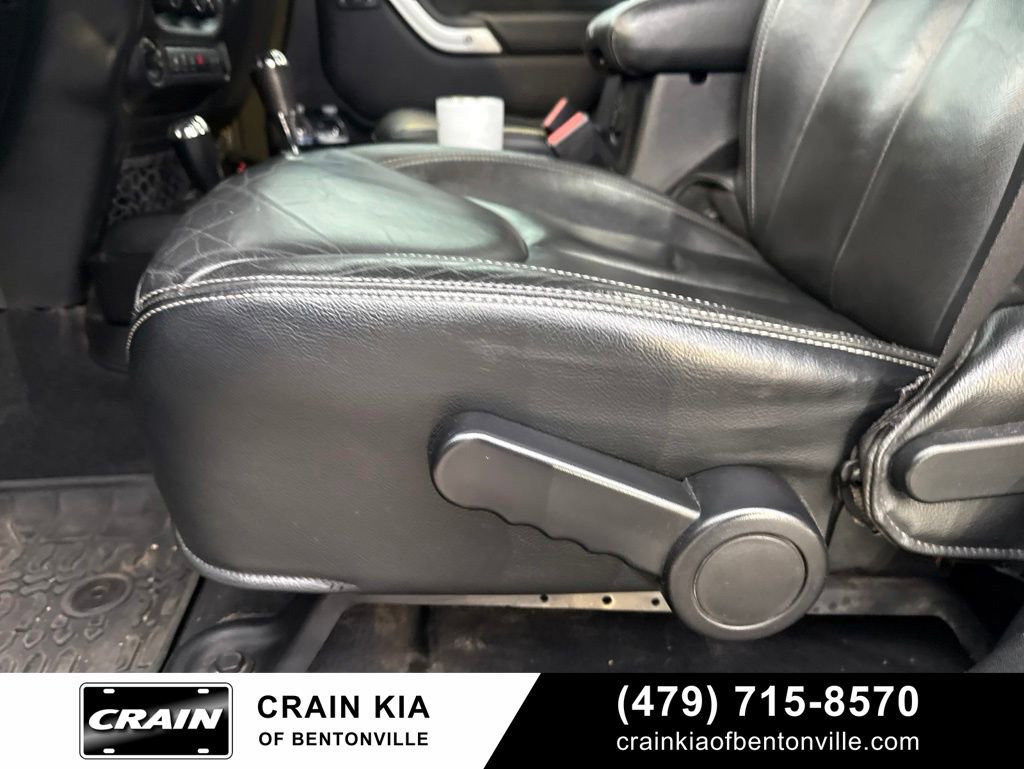 Used 2015 Jeep Wrangler Unlimited Rubicon AWD/4WD image 24