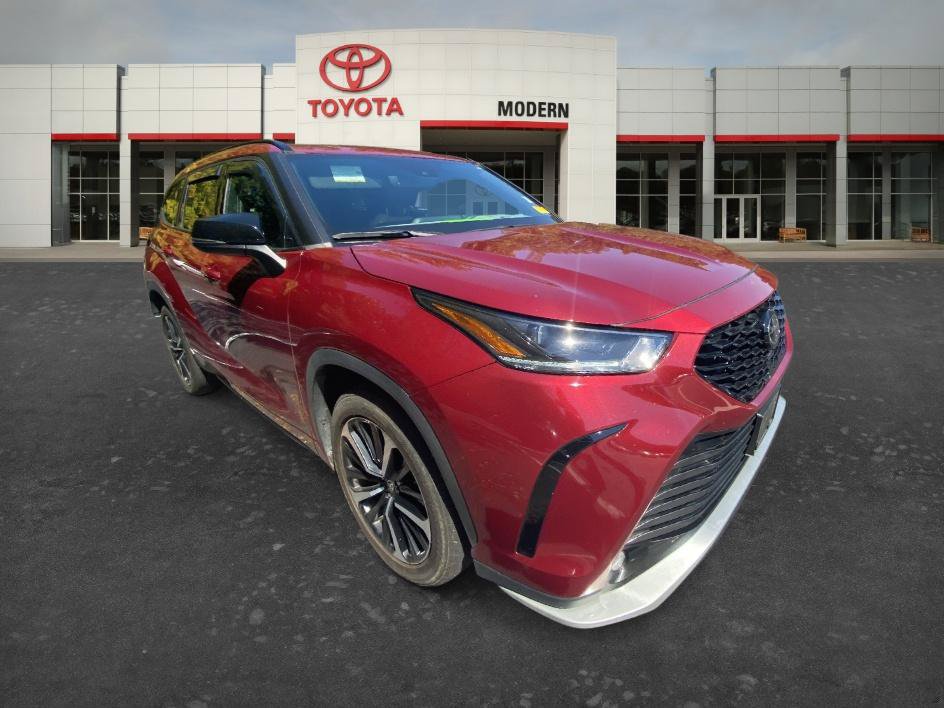 Used 2021 Toyota Highlander XSE FWD image 16