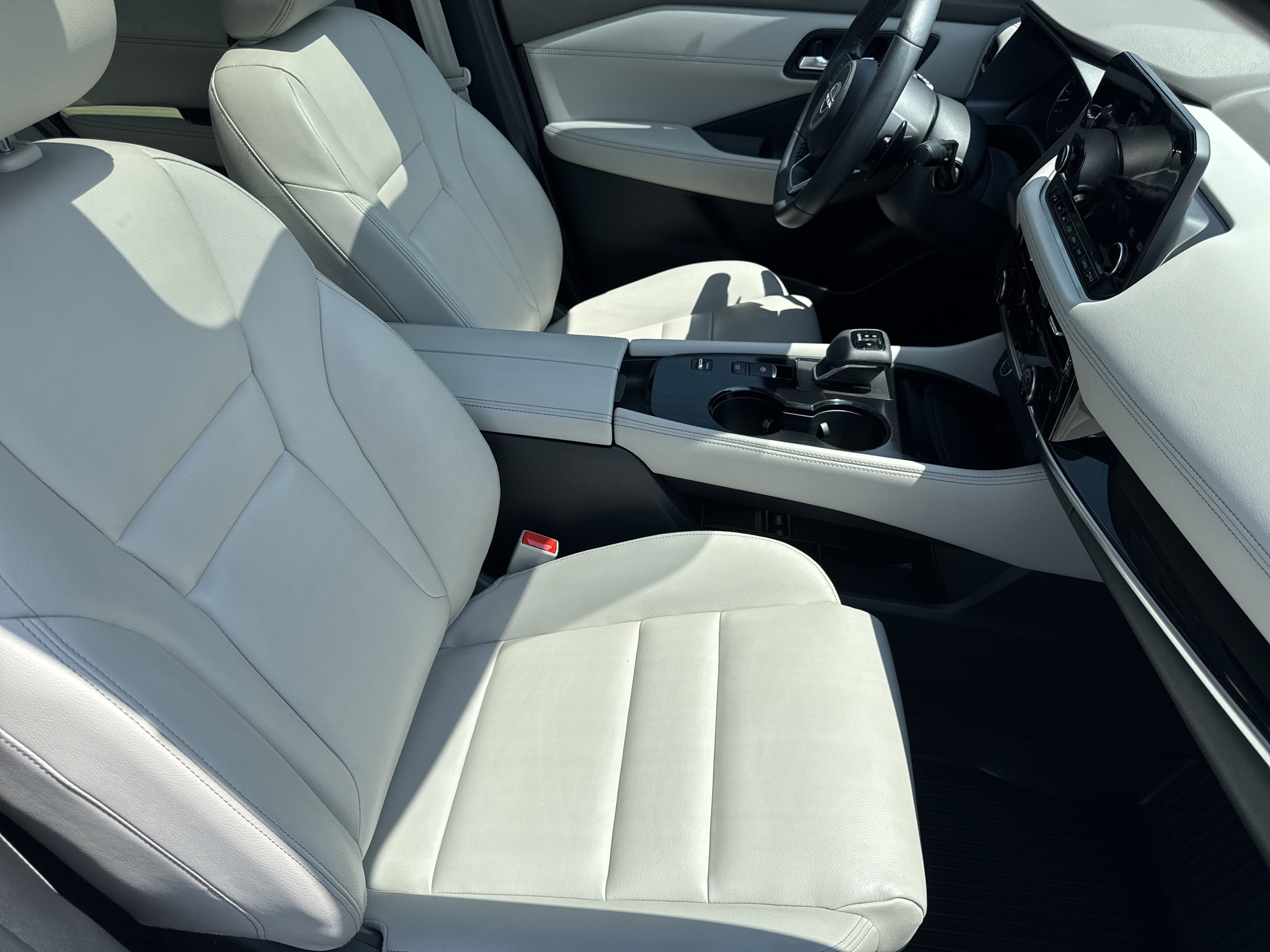 Used 2023 Nissan Rogue SL w/ SL Premium Package FWD image 16