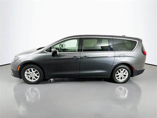 Used 2020 Chrysler Voyager LX image 4
