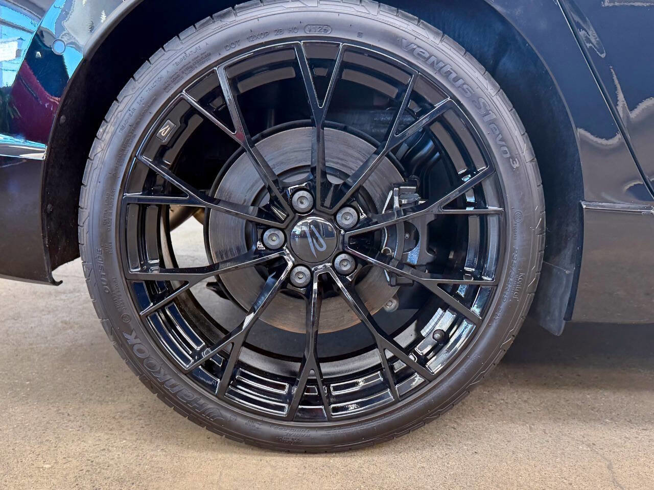 Used 2025 Volkswagen Golf R Black Edition image 15