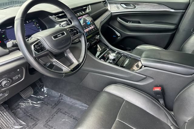 Used 2023 Jeep Grand Cherokee Overland w/ Advanced Protech Group III AWD/4WD image 11