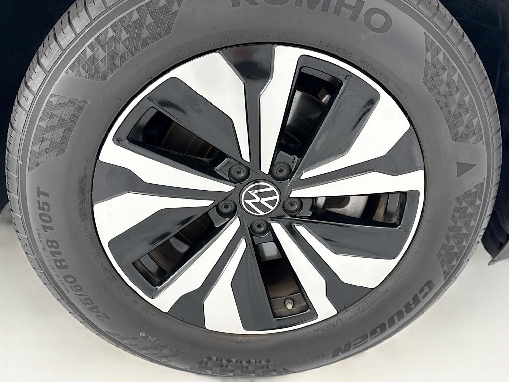 Used 2024 Volkswagen Atlas Cross Sport SE FWD image 30