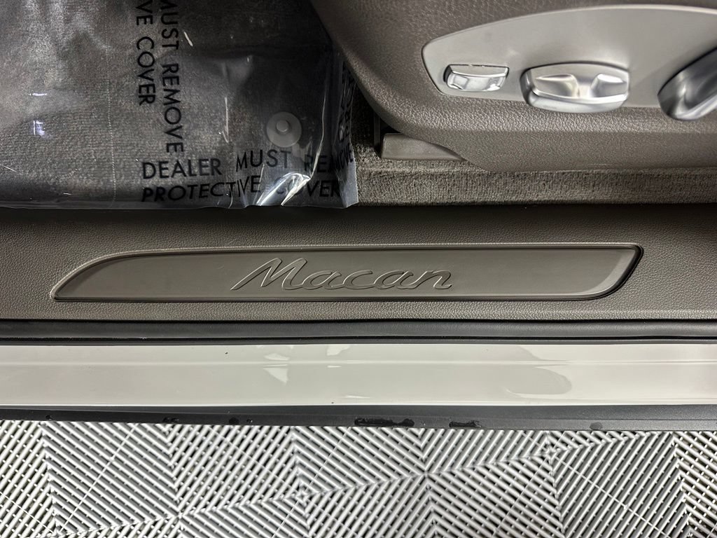 Certified 2026 Porsche Macan Turbo AWD/4WD image 20