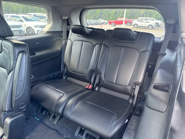 Used 2023 Jeep Grand Cherokee L Limited w/ Black Appearance Package AWD/4WD image 16