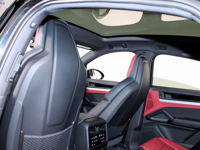 New 2025 Porsche Cayenne Coupe image 21