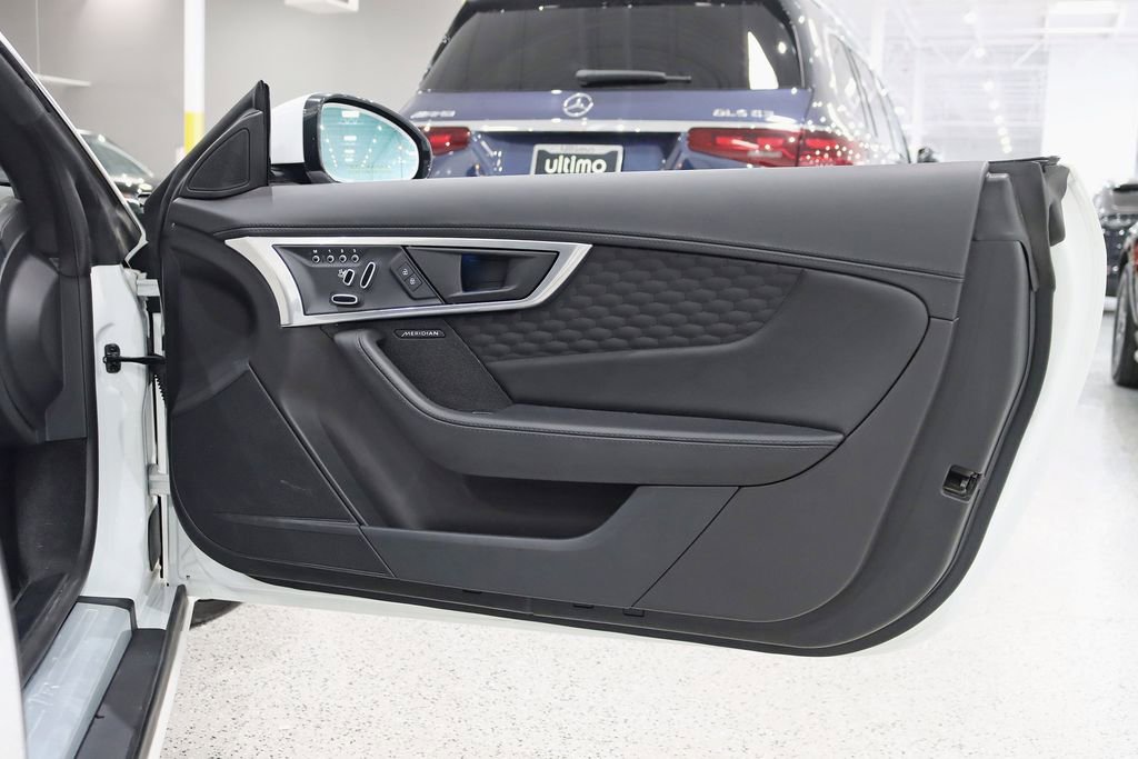 Used 2021 Jaguar F-TYPE R AWD/4WD image 30