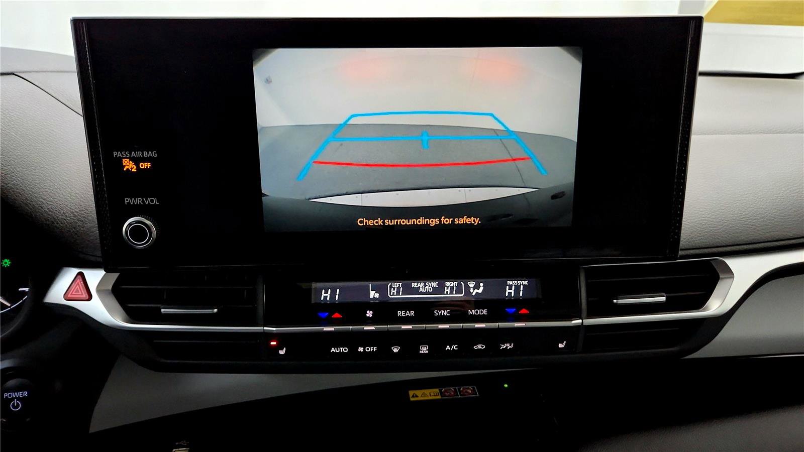 Used 2025 Toyota Sienna XLE image 33