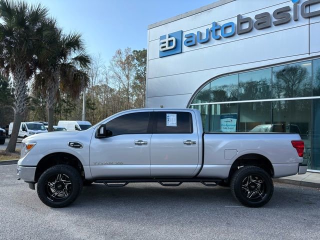 Used 2019 Nissan Titan SV w/ SV Convenience Package image 2