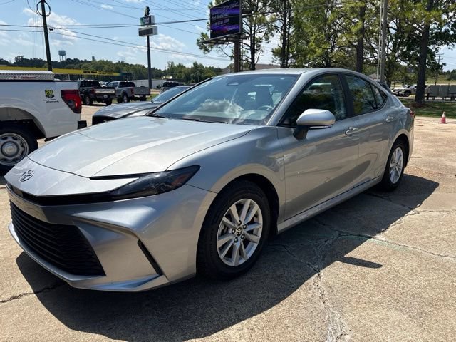 Used 2025 Toyota Camry LE FWD image 1