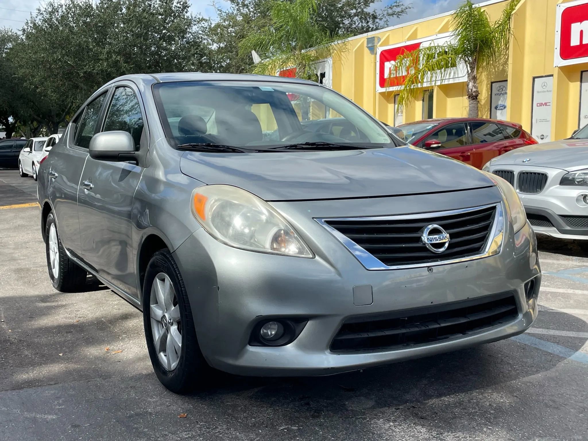 Used 2012 Nissan Versa SL image 4