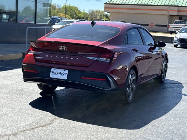 Used 2025 Hyundai Elantra Sport image 3