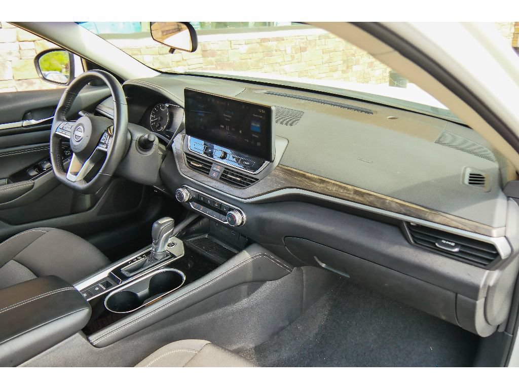 Used 2023 Nissan Altima 2.5 SV w/ SV Premium Package AWD/4WD image 15