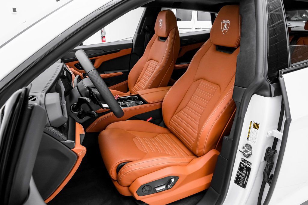 Used 2025 Lamborghini Urus SE AWD/4WD image 37