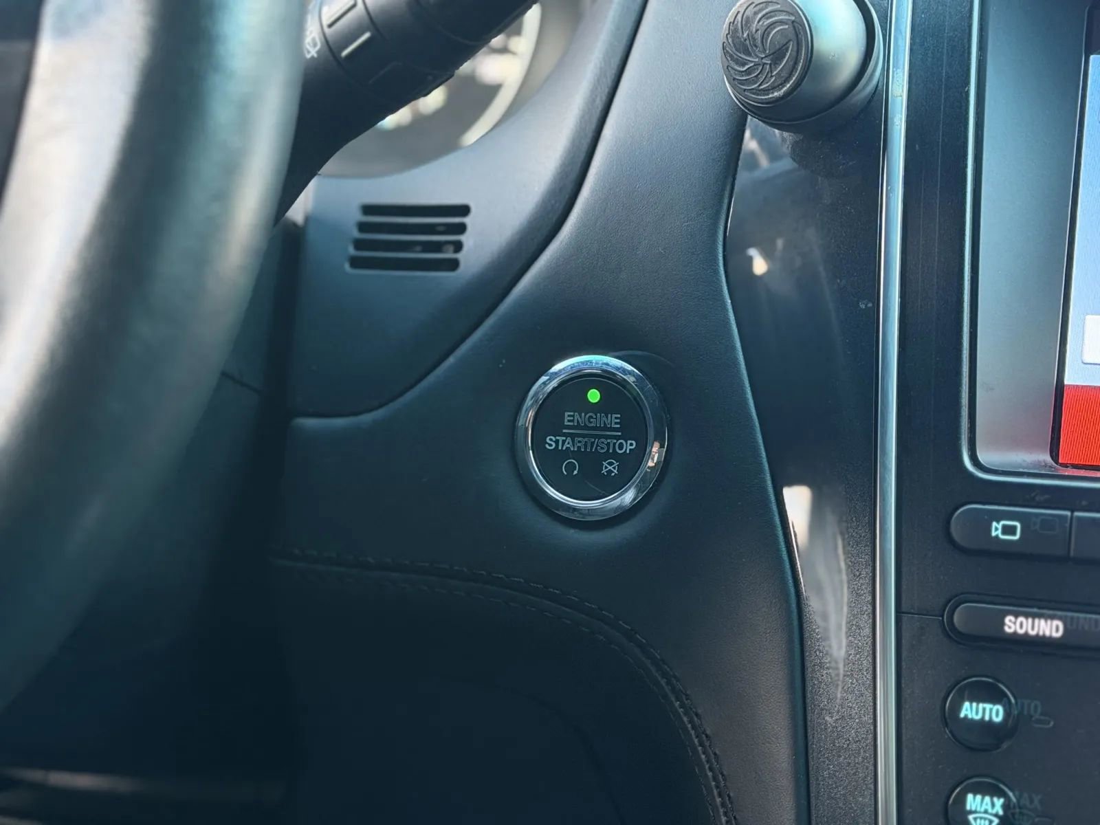 Used 2019 Ford Explorer Platinum image 32