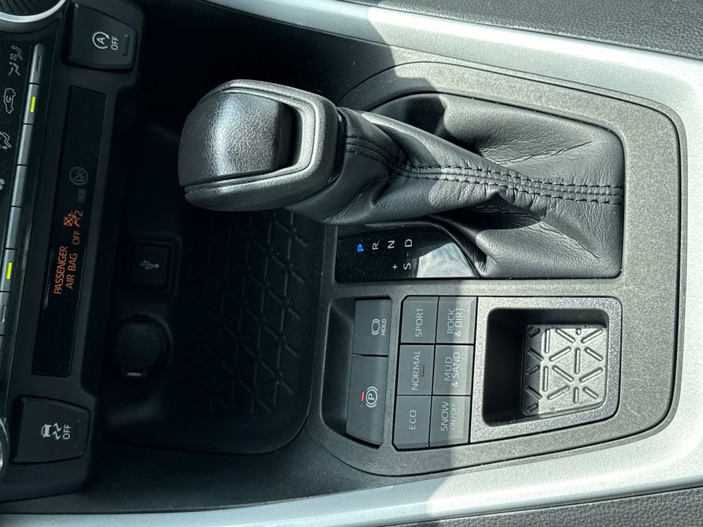 Used 2022 Toyota RAV4 XLE image 29