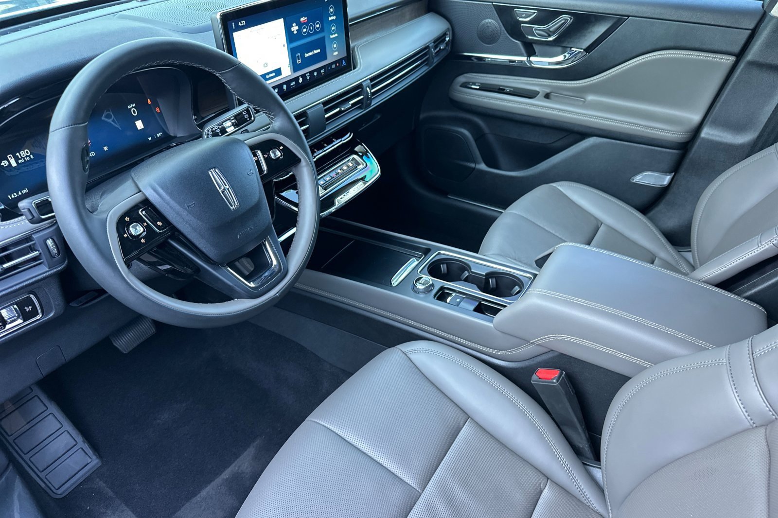 New 2025 Lincoln Corsair Reserve image 9