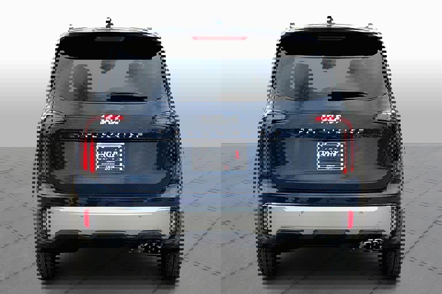 Used 2023 Kia Telluride EX w/ EX Captain's Chair Package image 4