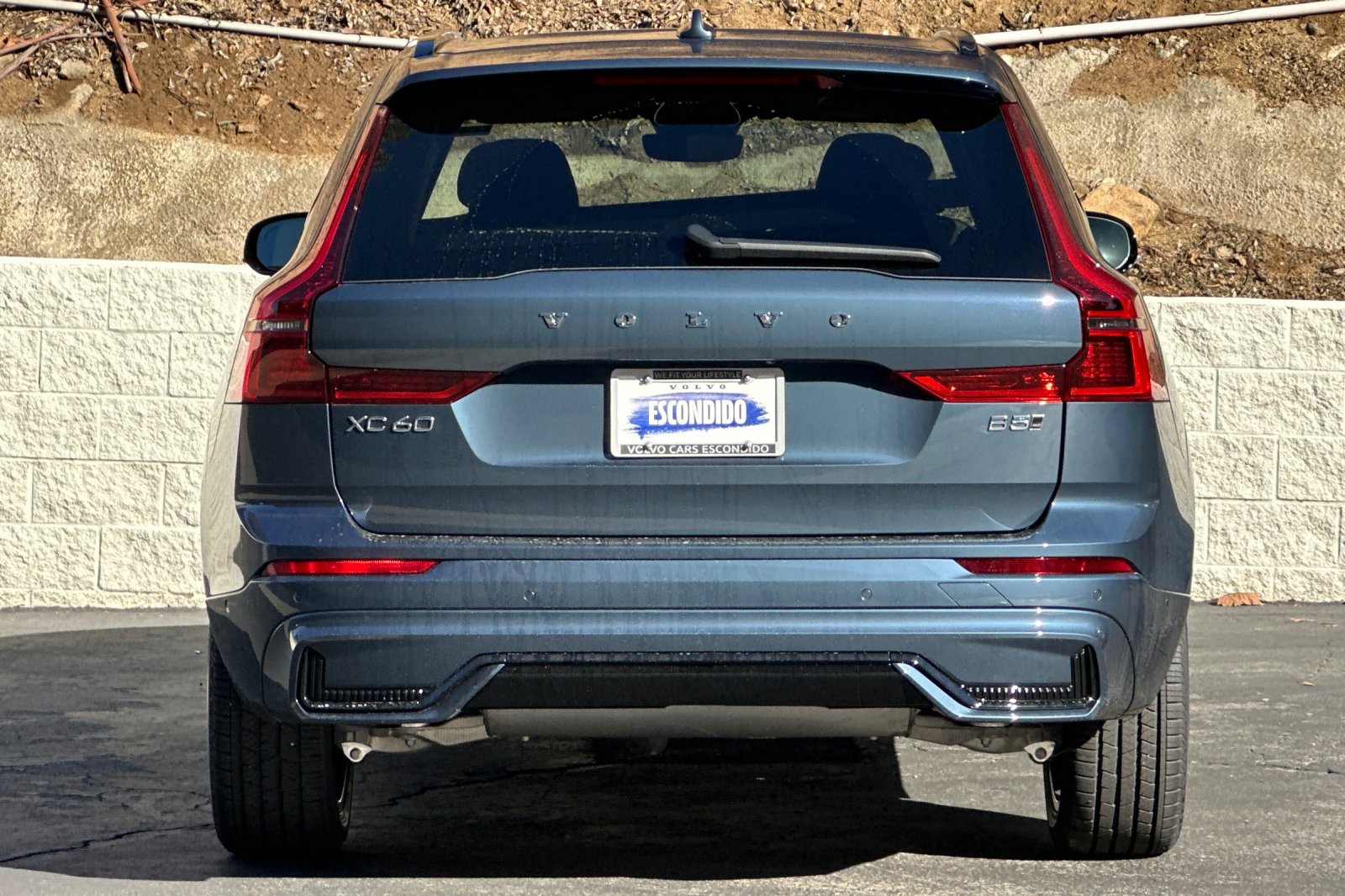 New 2026 Volvo XC60 B5 Plus w/ Climate Package image 6