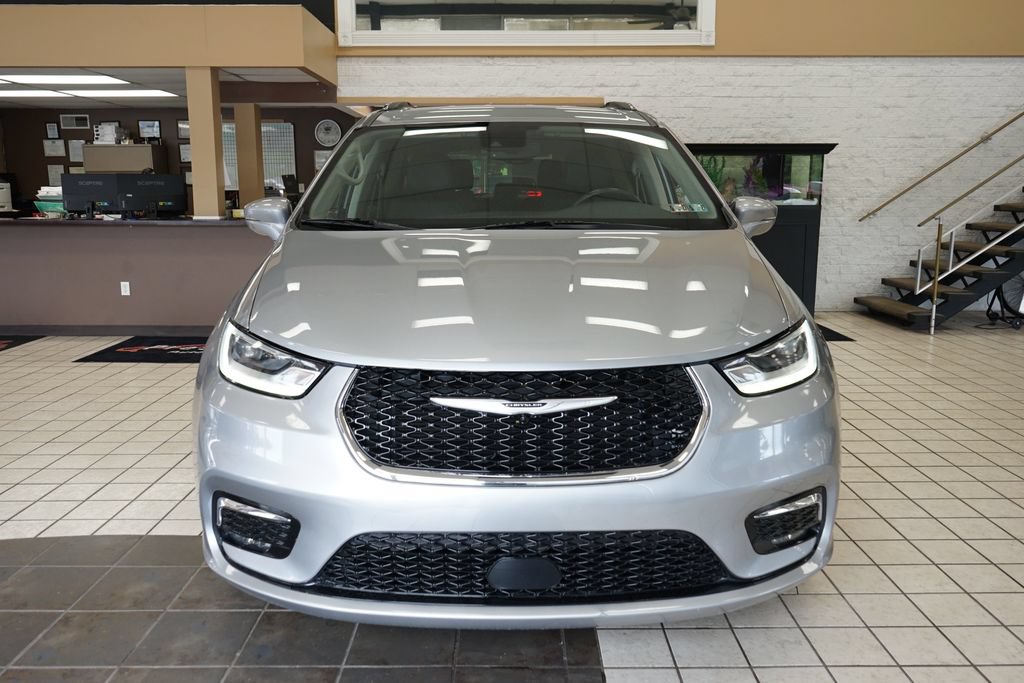 Used 2021 Chrysler Pacifica Touring-L w/ Uconnect Theater Family Group AWD/4WD image 21