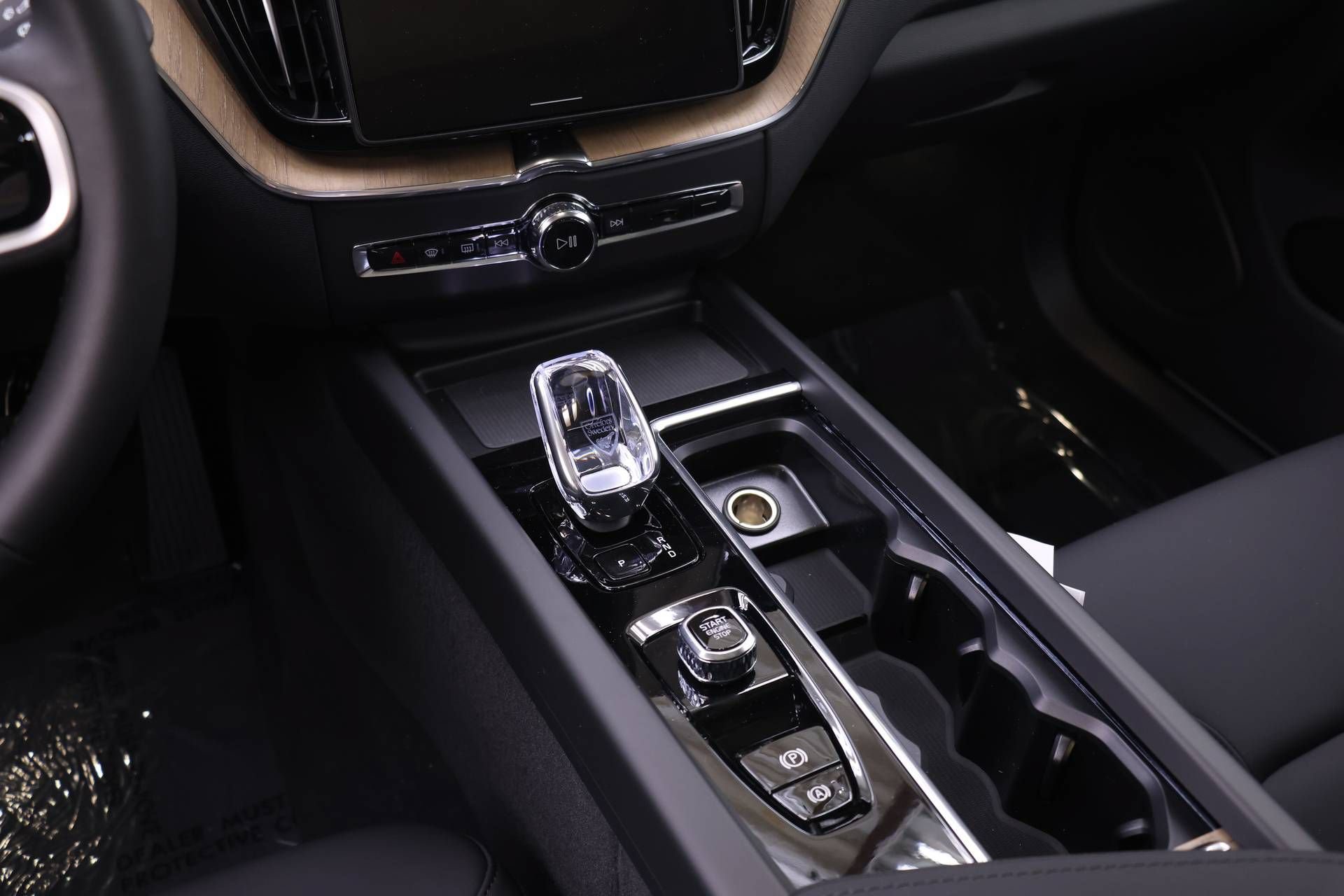 New 2026 Volvo XC60 B5 Plus w/ Protection Package Premier AWD/4WD image 14
