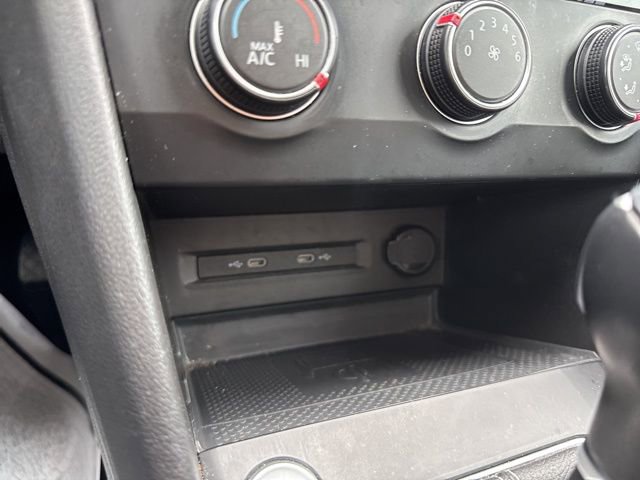 Used 2022 Volkswagen Taos SE w/ Panoramic Sunroof Package FWD image 18