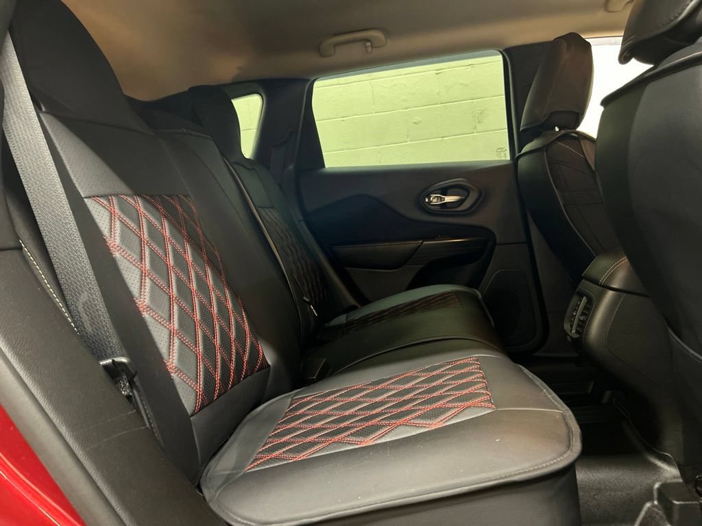 Used 2016 Jeep Cherokee Sport FWD image 9