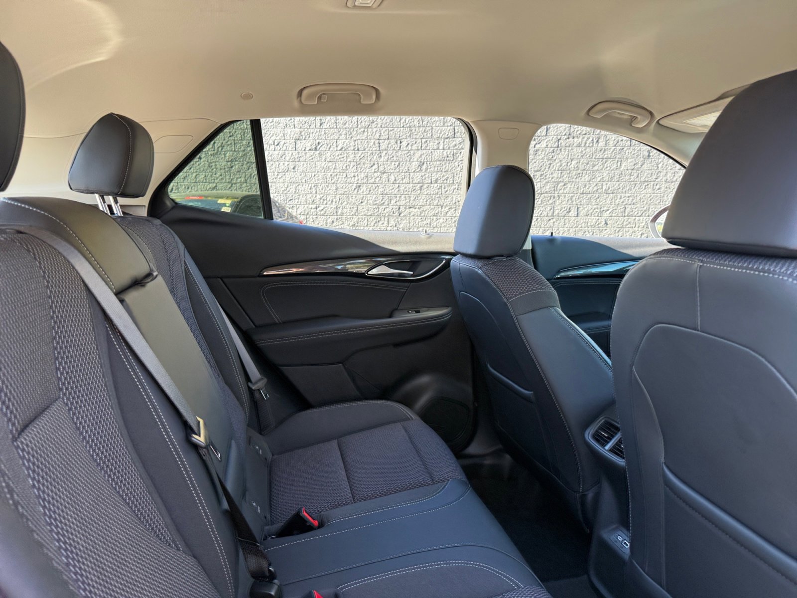 Used 2023 Buick Envision Preferred image 17