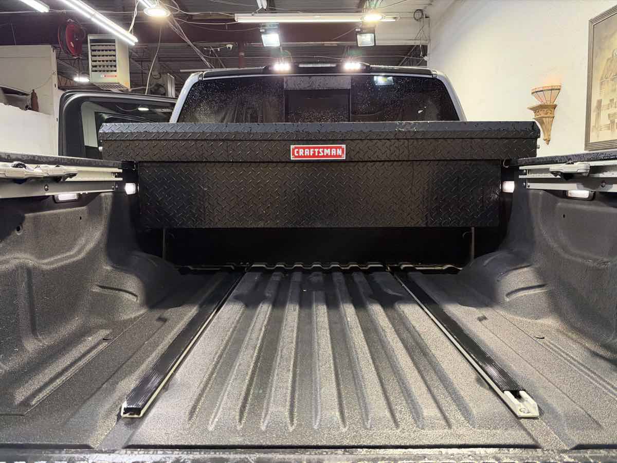 Used 2017 Nissan Titan SV AWD/4WD image 14