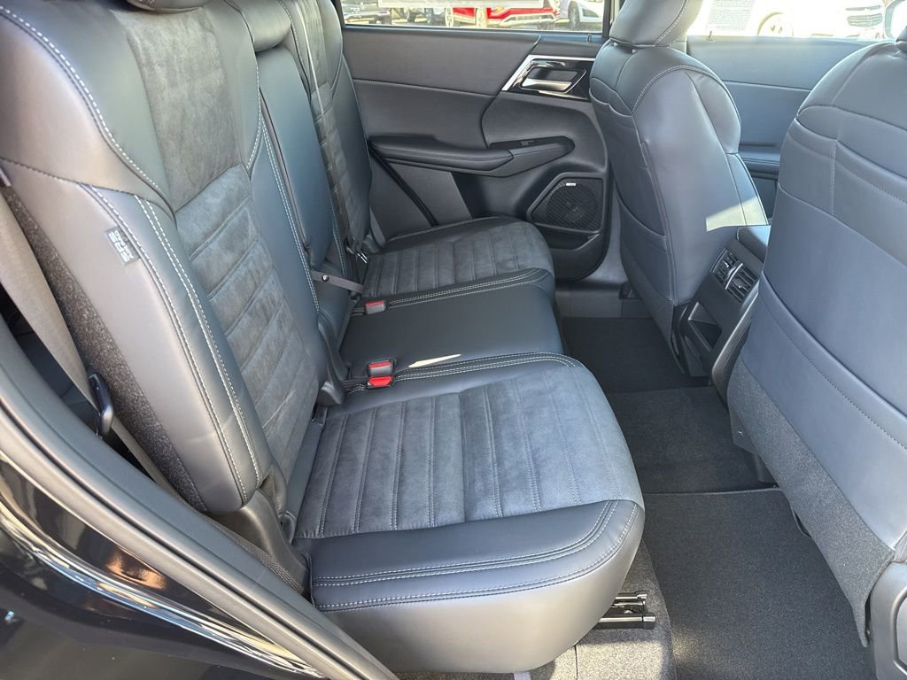 New 2026 Mitsubishi Outlander SE image 25