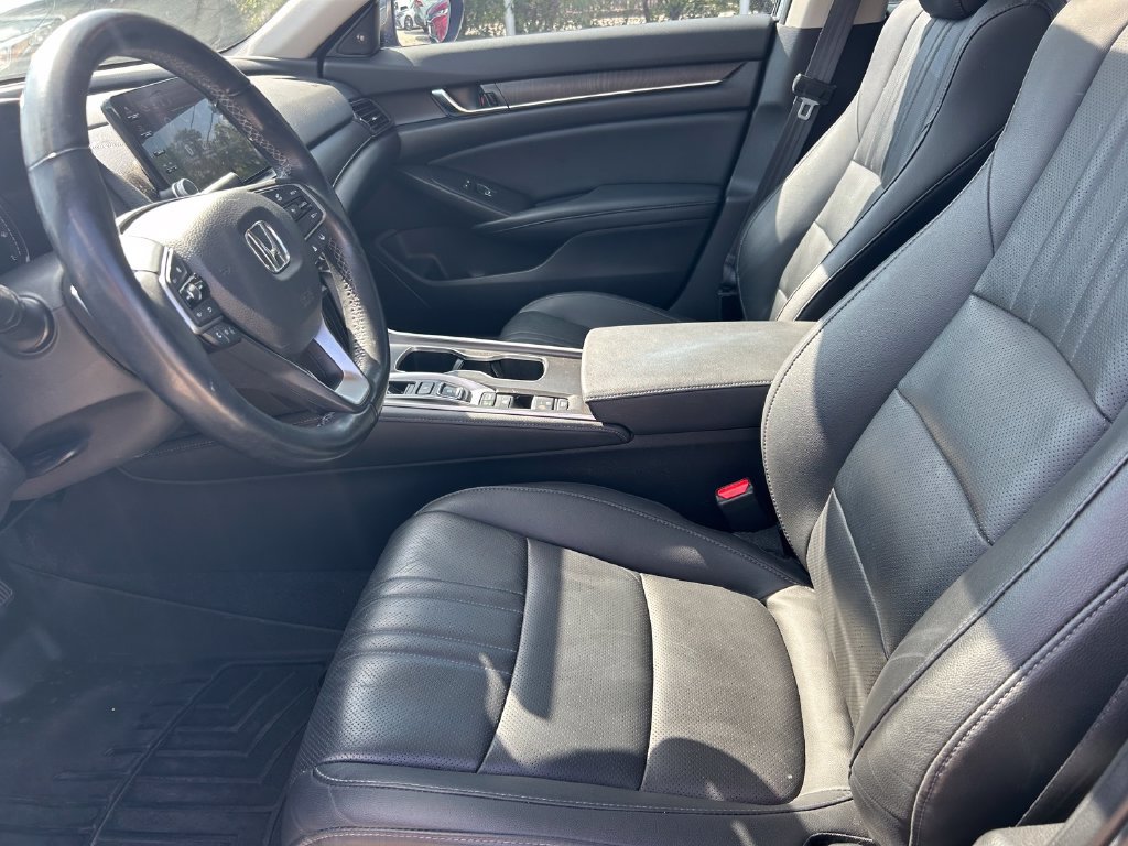 Used 2022 Honda Accord Touring image 11