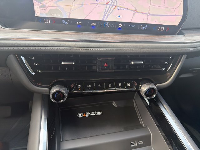 New 2026 Chevrolet Suburban LT w/ Advanced Technology Package AWD/4WD image 21