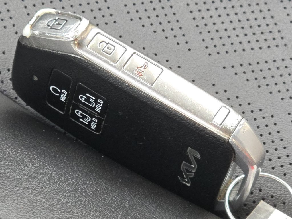 Used 2022 Kia Carnival LX FWD image 38