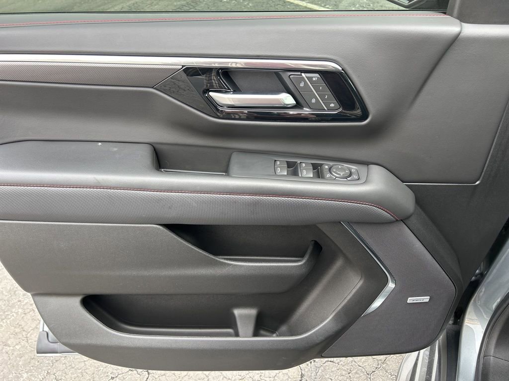 Used 2025 Chevrolet Suburban RST w/ Comfort Package image 15