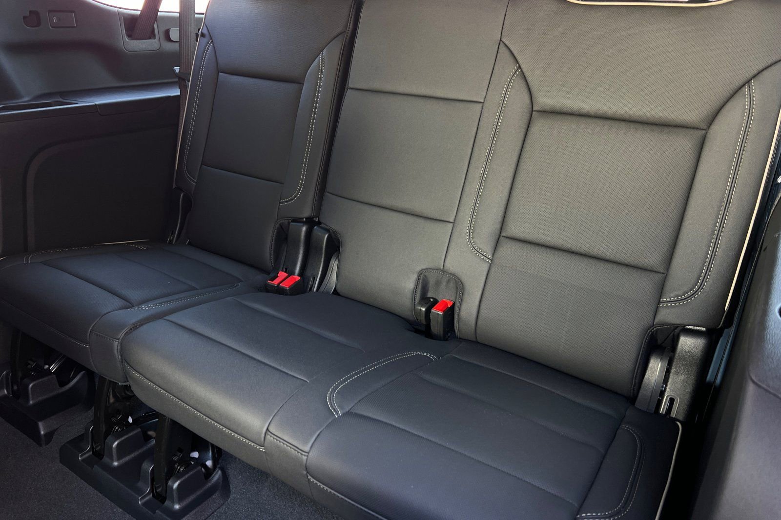 New 2026 GMC Yukon XL Elevation w/ Elevation Premium Package RWD image 15