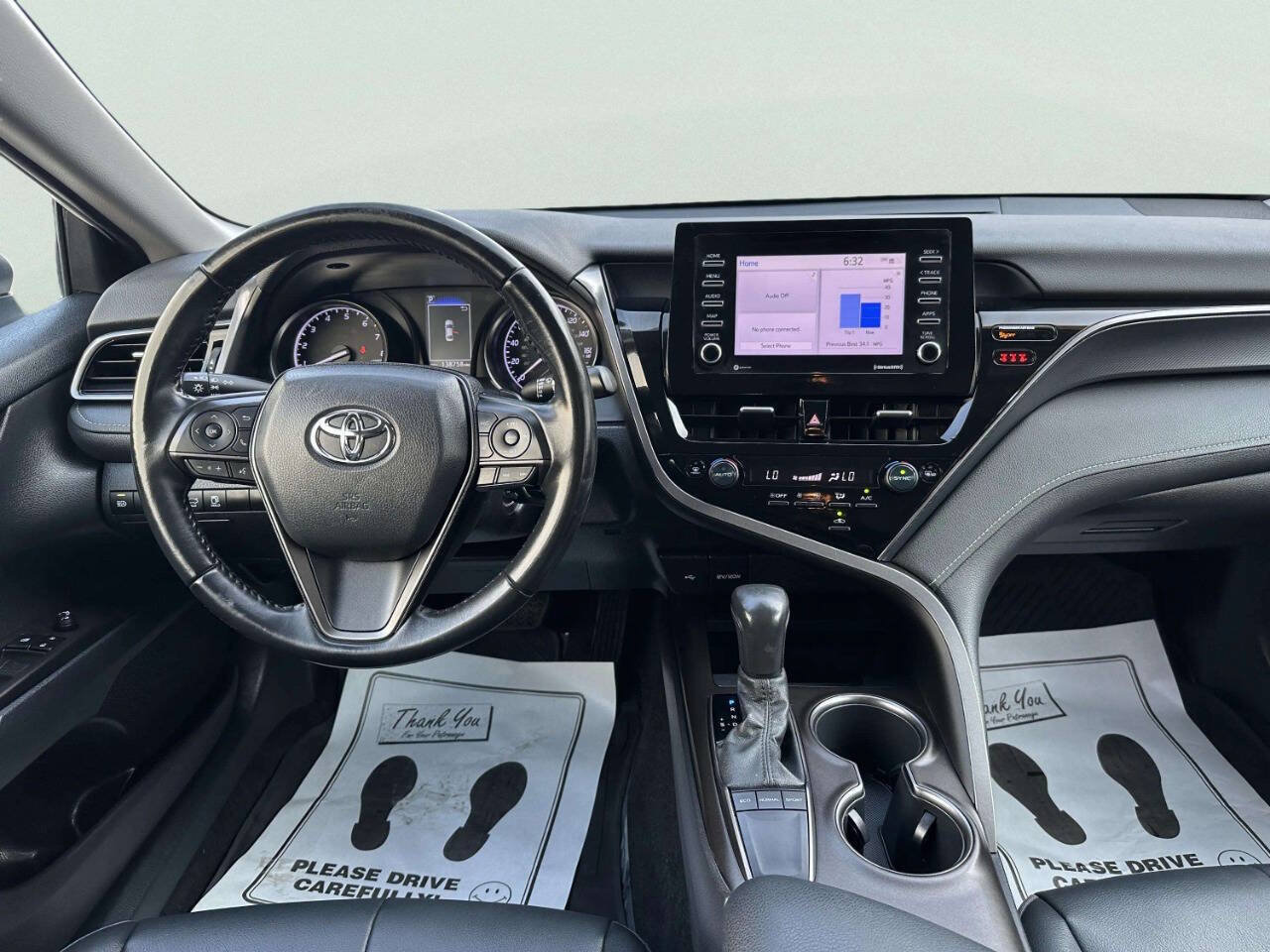 Used 2022 Toyota Camry SE FWD image 18