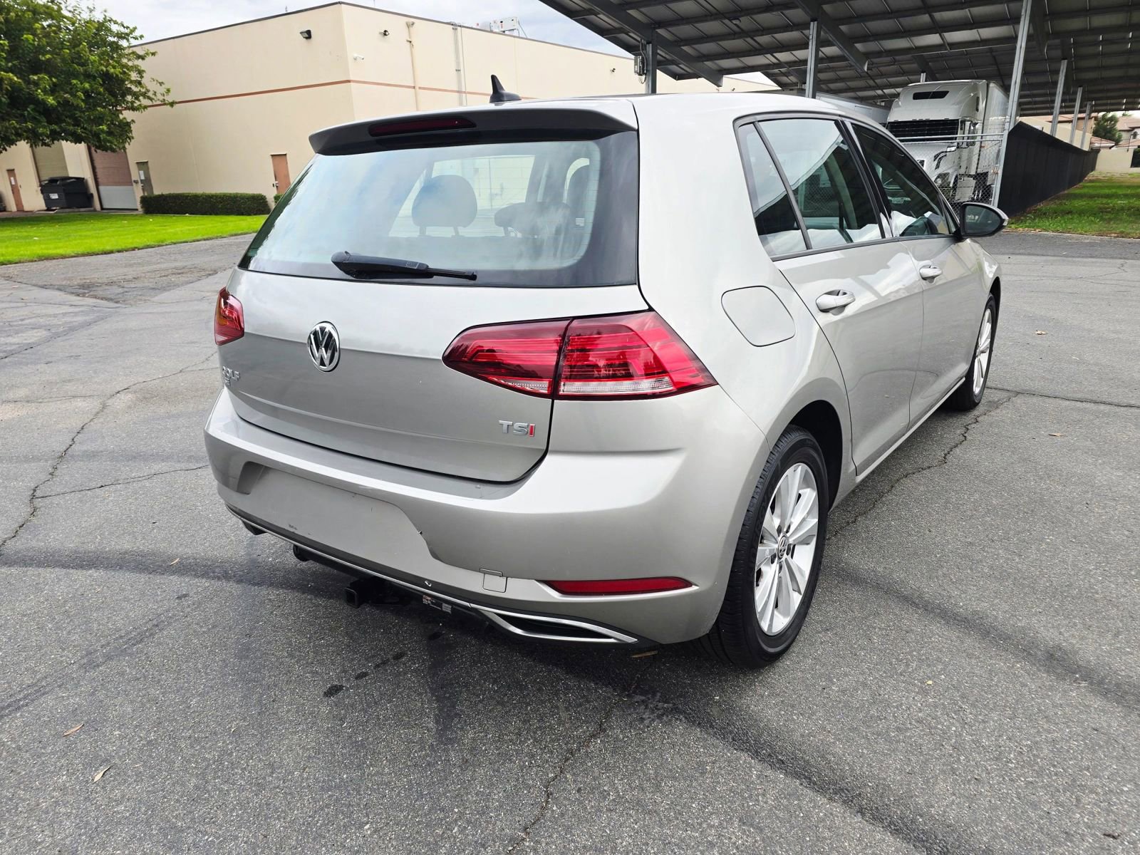 Used 2018 Volkswagen Golf SE FWD image 5