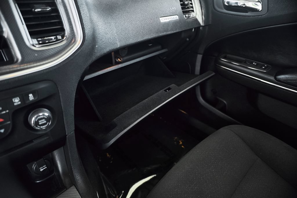 Used 2013 Dodge Charger SE RWD image 33