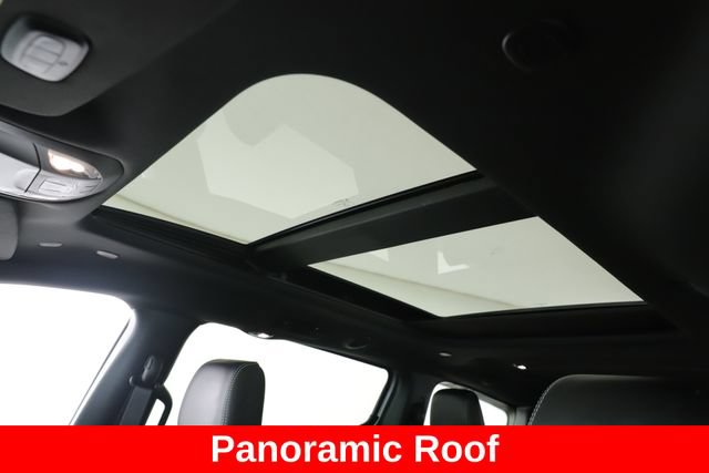 Used 2024 Chrysler Pacifica Premium FWD image 18
