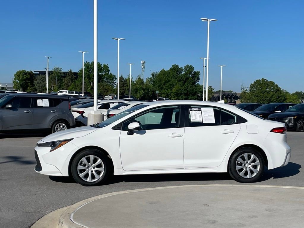 Used 2022 Toyota Corolla LE FWD image 4