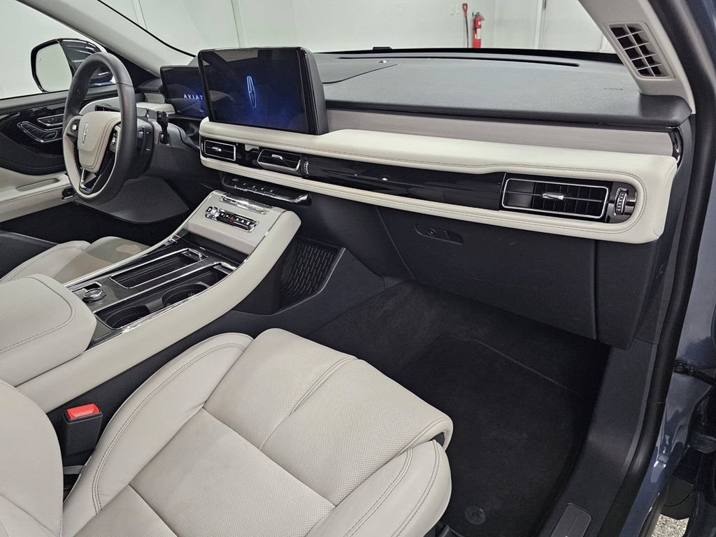 Used 2026 Lincoln Aviator Reserve AWD/4WD image 11