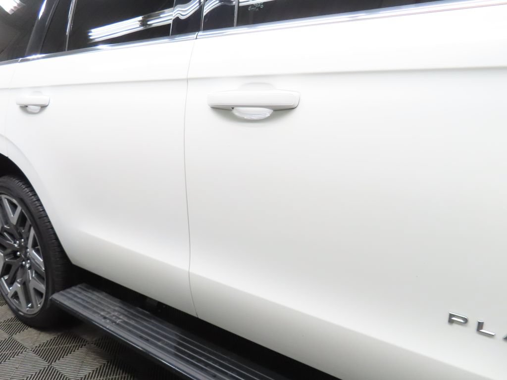 Used 2025 Ford Expedition Platinum w/ Platinum Ultimate Package AWD/4WD image 32