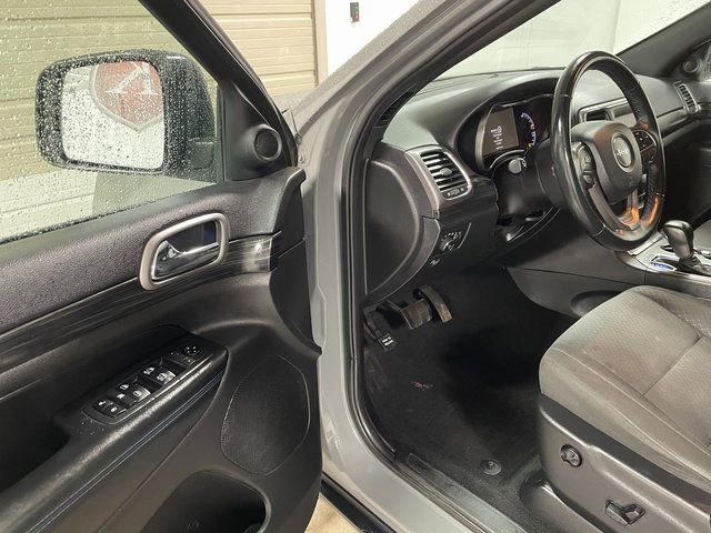 Used 2019 Jeep Grand Cherokee Laredo AWD/4WD image 10