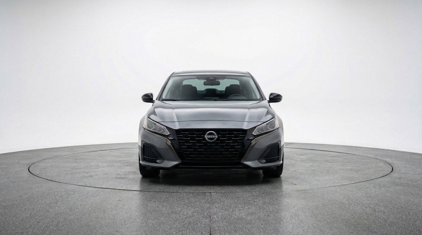 Used 2025 Nissan Altima 2.5 SV FWD image 2