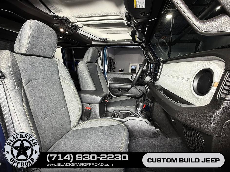 Used 2025 Jeep Gladiator Sport AWD/4WD image 18
