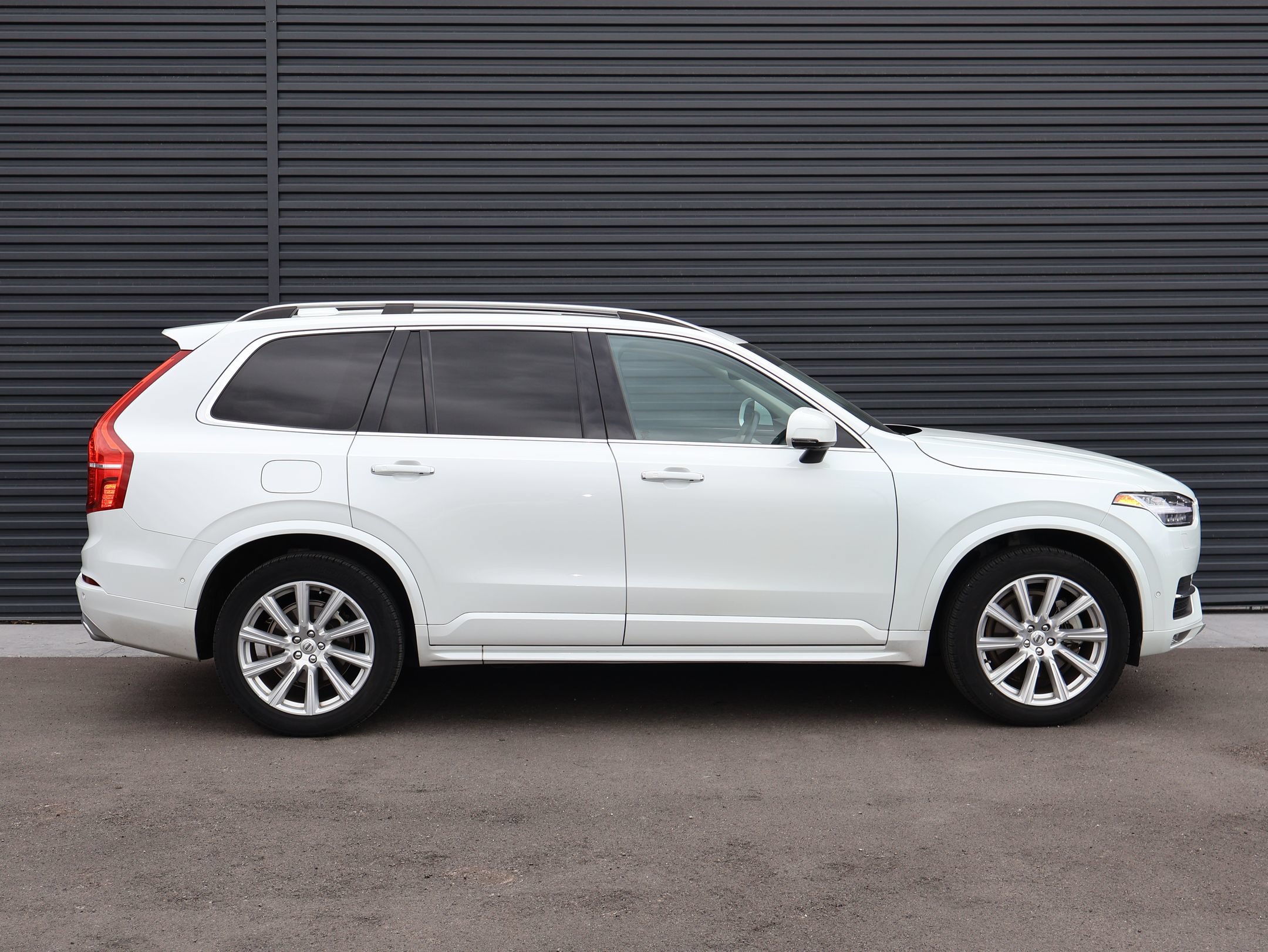 Used 2019 Volvo XC90 T6 Momentum w/ Advanced Package AWD/4WD image 4