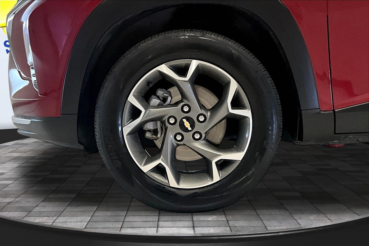 Used 2025 Chevrolet Trax LT FWD image 34