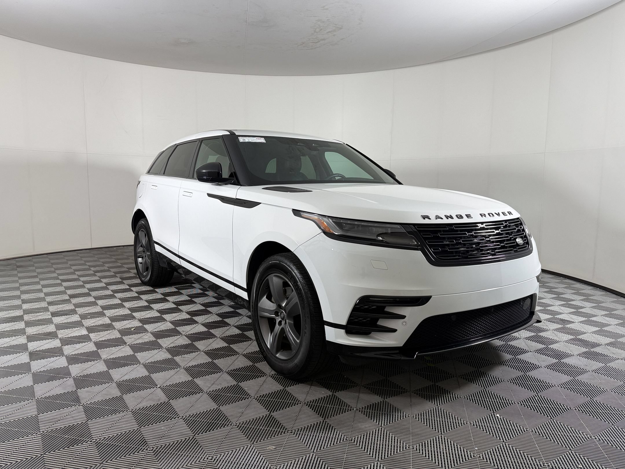 Used 2025 Land Rover Range Rover Velar Dynamic SE AWD/4WD image 7
