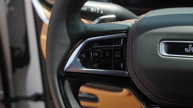 New 2026 Jeep Grand Cherokee L Summit AWD/4WD image 30