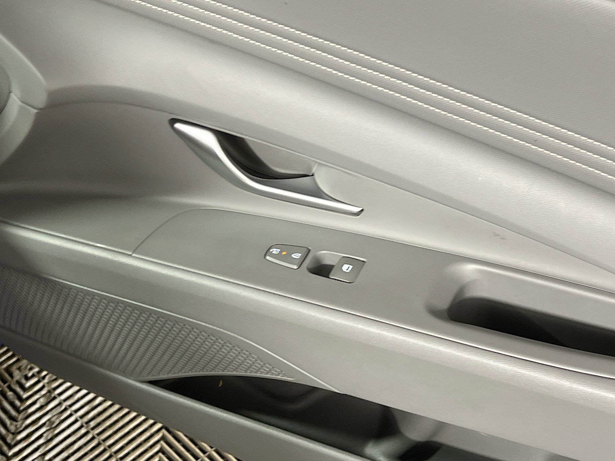 Used 2025 Hyundai Elantra SEL image 32